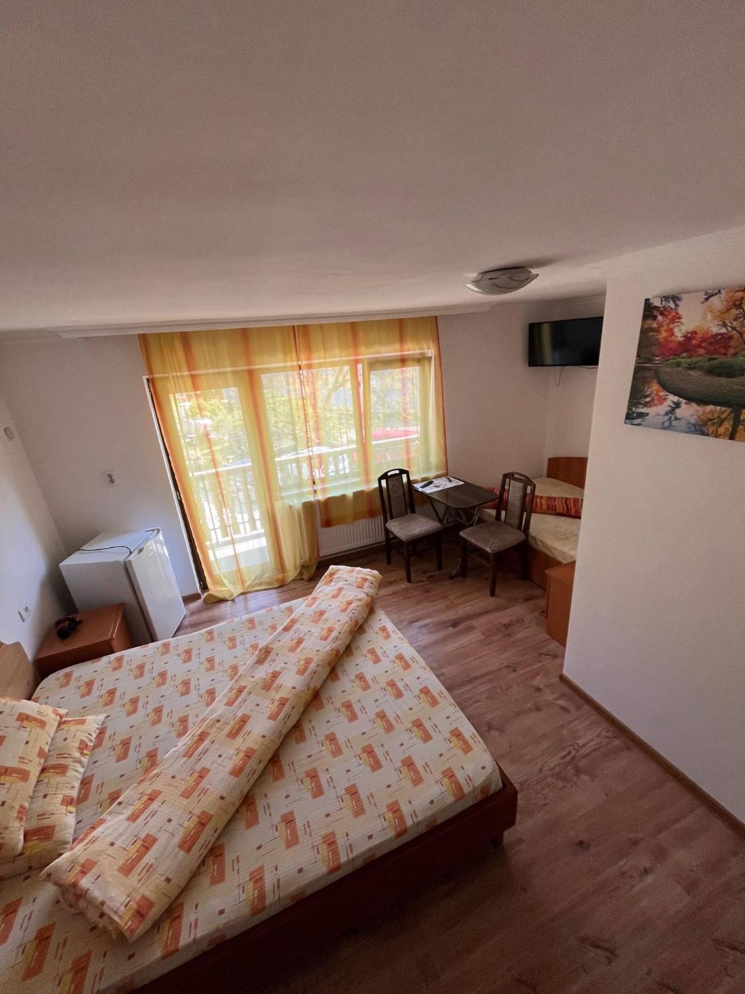 מלון באיילה הרקולנדה Casa Dina מראה חיצוני תמונה