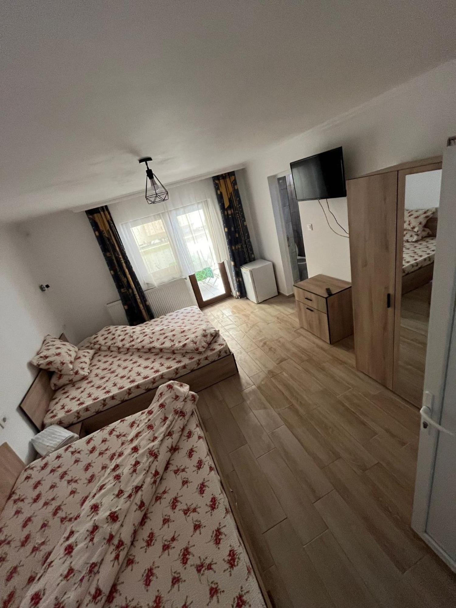 מלון באיילה הרקולנדה Casa Dina מראה חיצוני תמונה